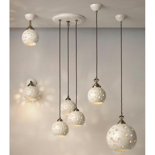 specialne gulovite keramicka kuchynsky ostrov osvetlenie perforovana cipkova dierovana s tienidlom klasicka lampa jedalen kuchyna zavesena elegantna country mediteranska 45.jpg